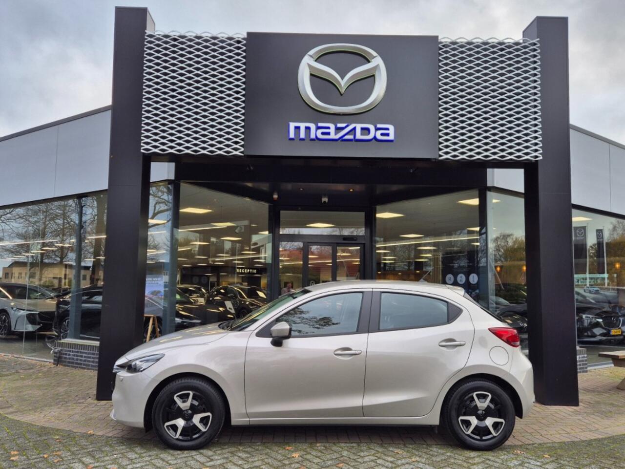 Mazda 2 SKYACTIV-G 90 6AT CENTRE-LINE / CARPLAY