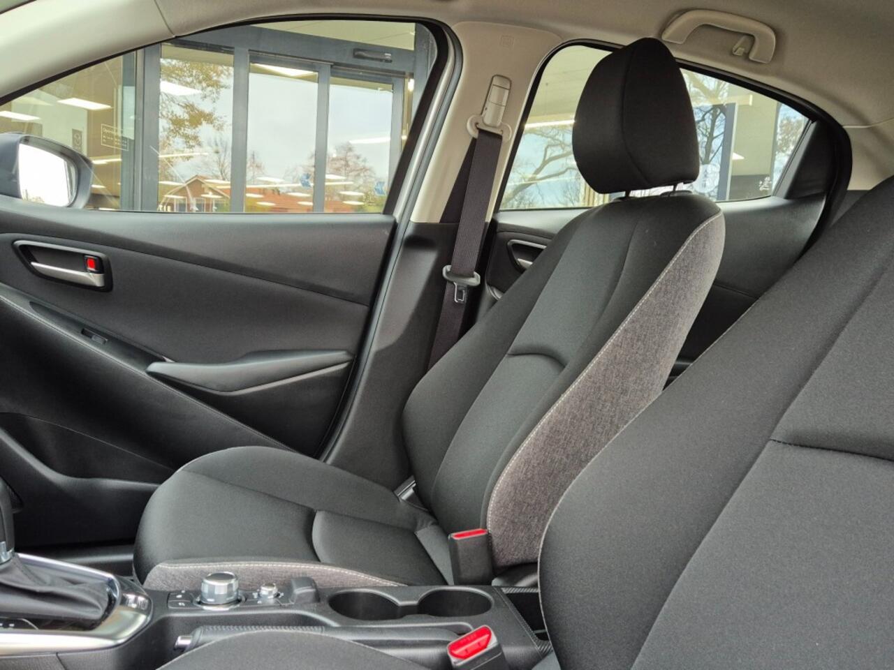 Mazda 2 SKYACTIV-G 1.5 90 6AT CENTRE-LINE / CARPLAY