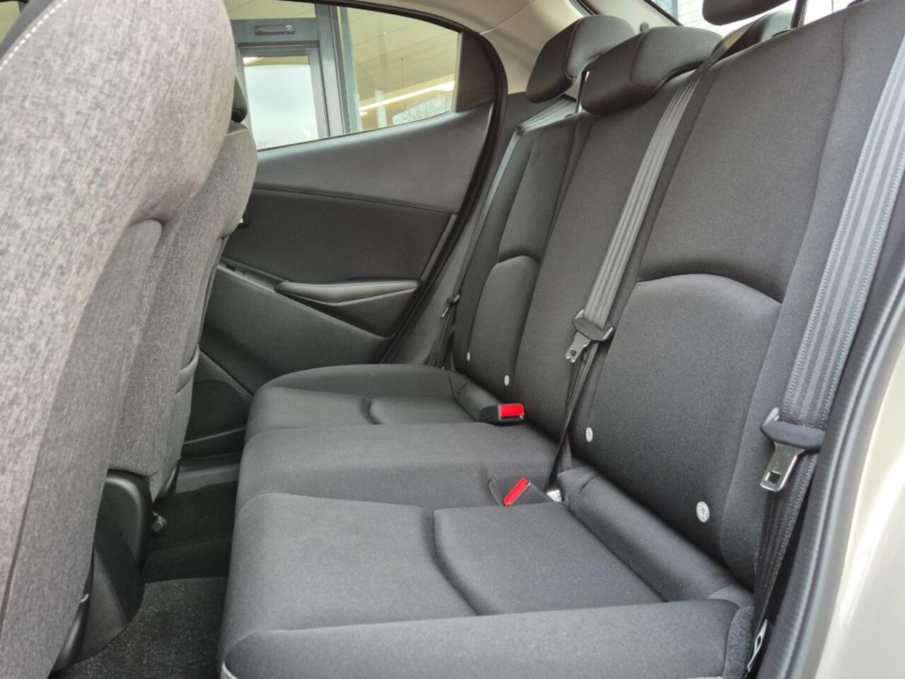 Mazda 2 SKYACTIV-G 1.5 90 6AT CENTRE-LINE / CARPLAY