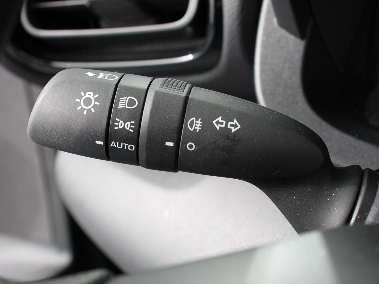 Mazda 2 Hybrid 1.5 Automaat Prime-line Airco Adaptieve cruise control Achteruitrijcamera Lane assist Radio Navigatie Apple Carplay/Android auto
