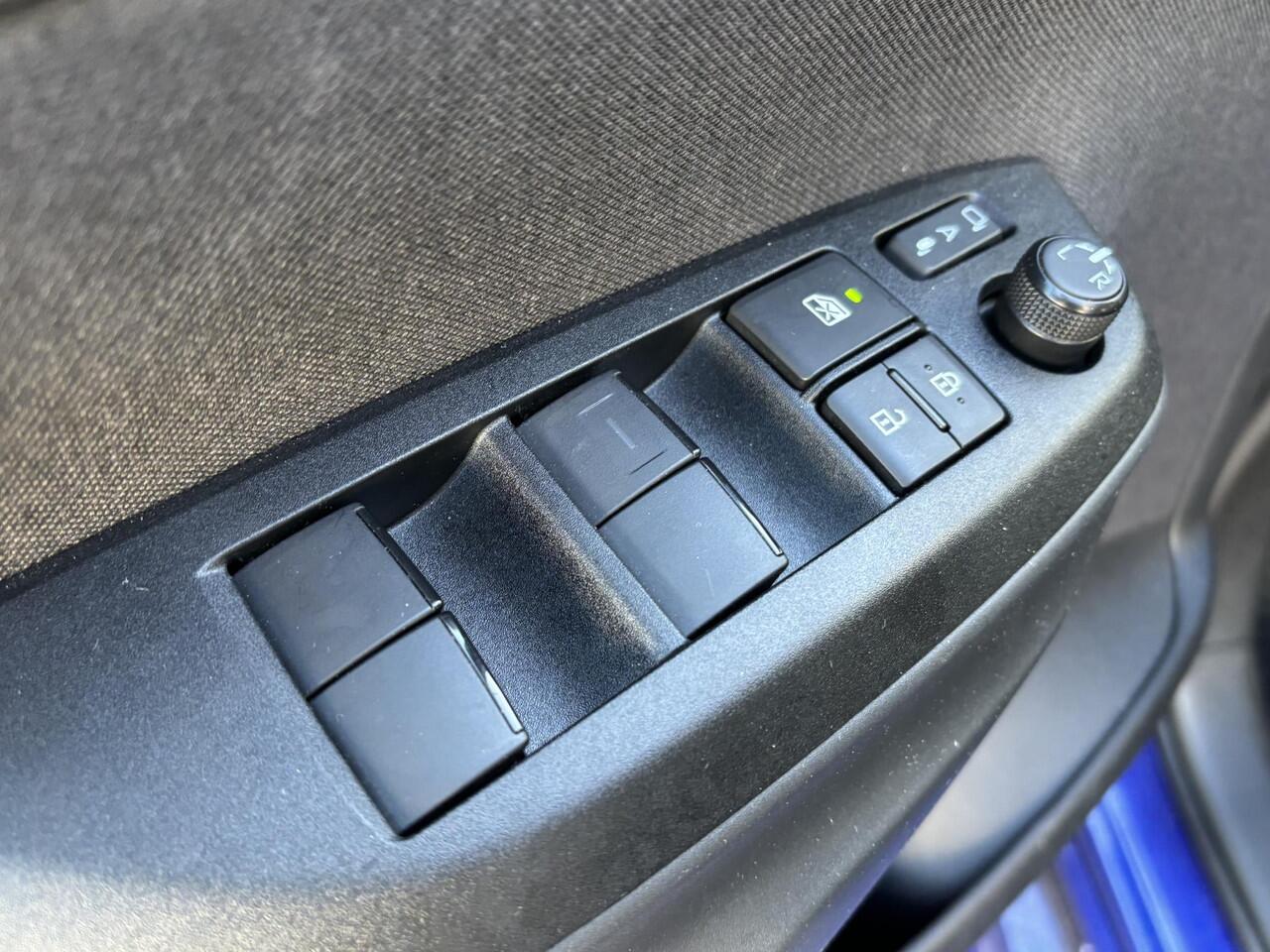 Mazda 2 Hybrid 1.5 Exclusive-line NL-Auto, Automaat, Hybride, Apple Carplay /Android Auto, Automatische Airco, A. Rij-Camera, Stoelverw +Stuurverw, Cruise Controle Add., Keyless Entry, Keyless Start, Lichtmetaal.