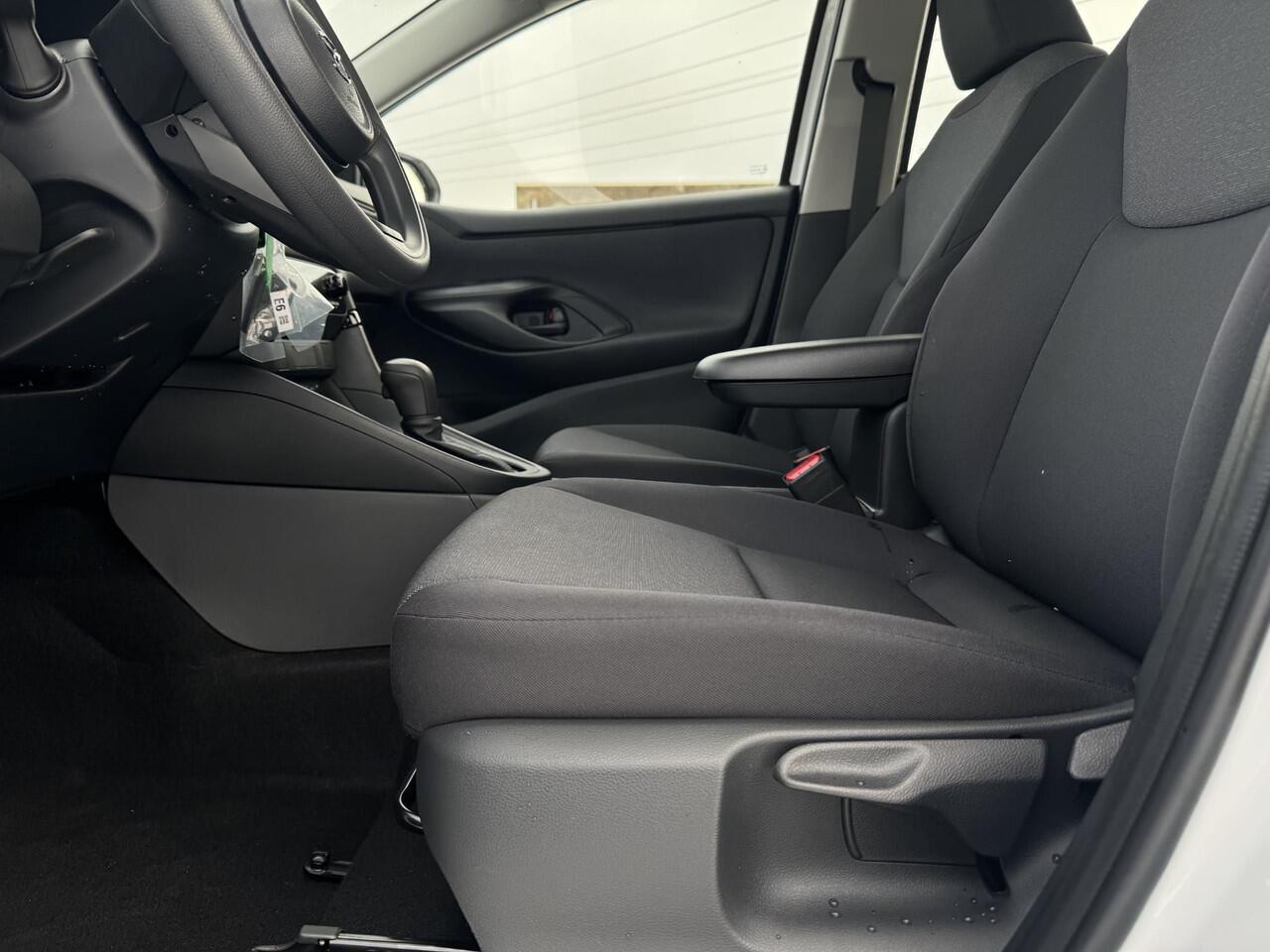 Mazda 2 Hybrid 1.5 Prime-line | Private lease vanaf ¤359,- | Climate control | Achteruitrijcamera | Adaptieve cruise control |