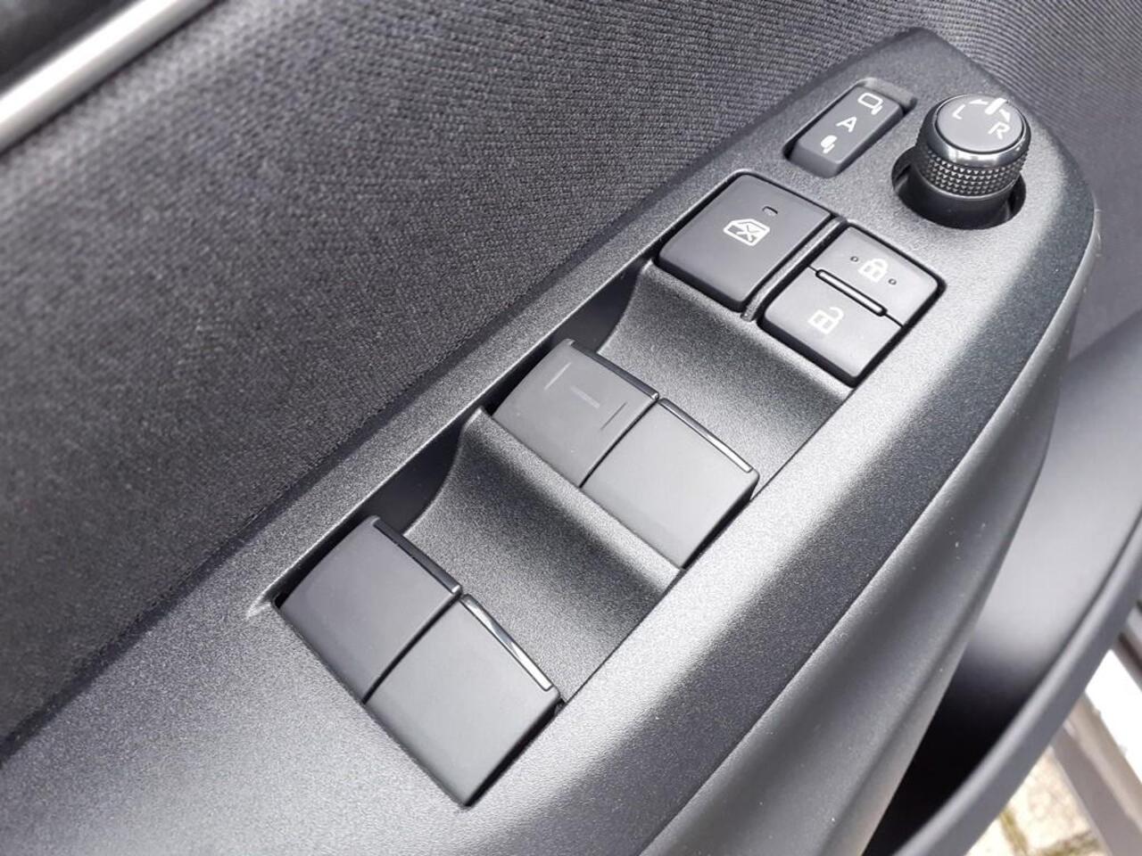 Mazda 2 Hybrid 1.5 Exclusive-line Automaat Mengelers actieprijs: ¤ 28.390,00*