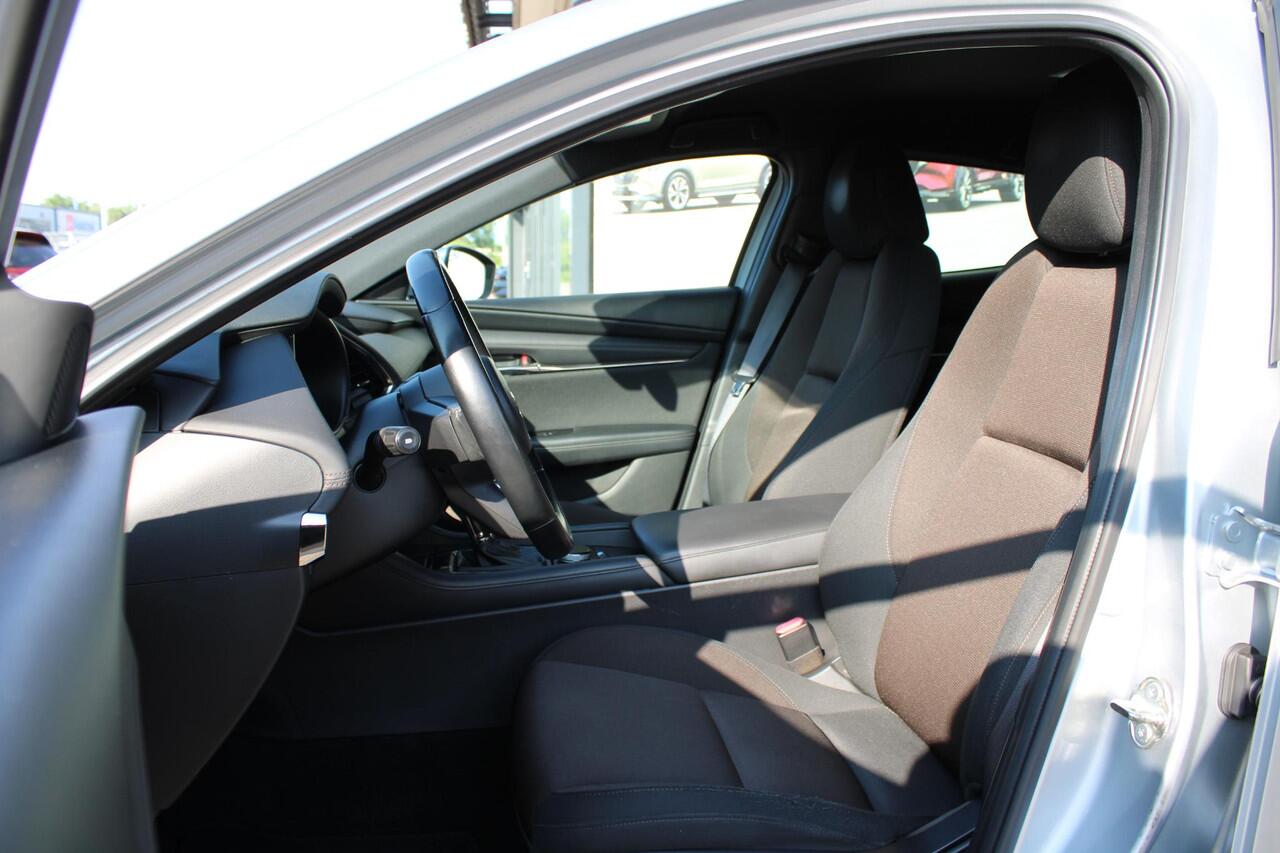 Mazda 3 HB 2.0 e-SkyActiv-G M Hybrid 122 Comfort , Automaat, LMV 18 Inch, HUD, Zwart dak, Stuurverwarming, Stoelverwarming, Clima, stoffen bekleding, Apple Carplay, PDC, Camera, Navi, Adap. Cruise