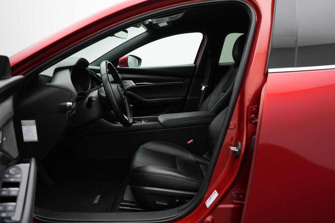 Mazda 3 2.0 SkyActiv-G Luxury met all-weather banden : dealer onderhouden