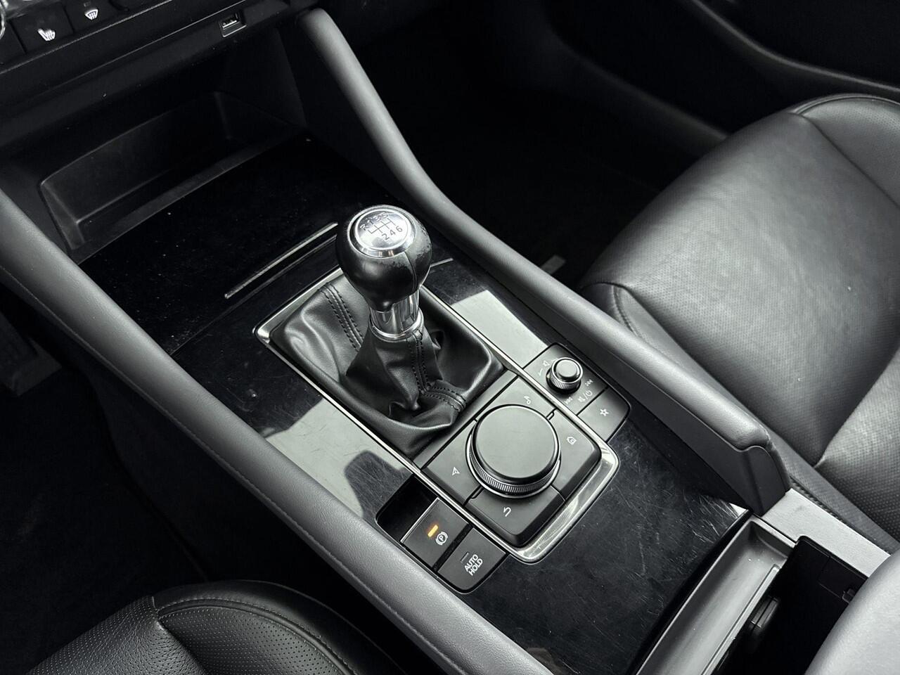 Mazda 3 2.0 e-SkyActiv-G M Hybrid Luxury 122PK | Navigatie | BOSE Audio | Climate Control | Elektrische Stoel | LED Verlichting | Apple CarPlay & Android Auto