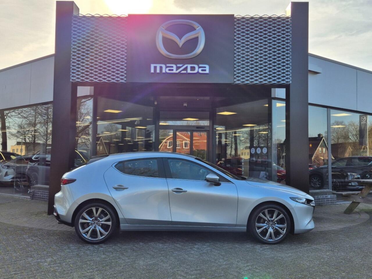 Mazda 3 SKYACTIV-X 2.0 180 COMFORT / Bose / 18Inch