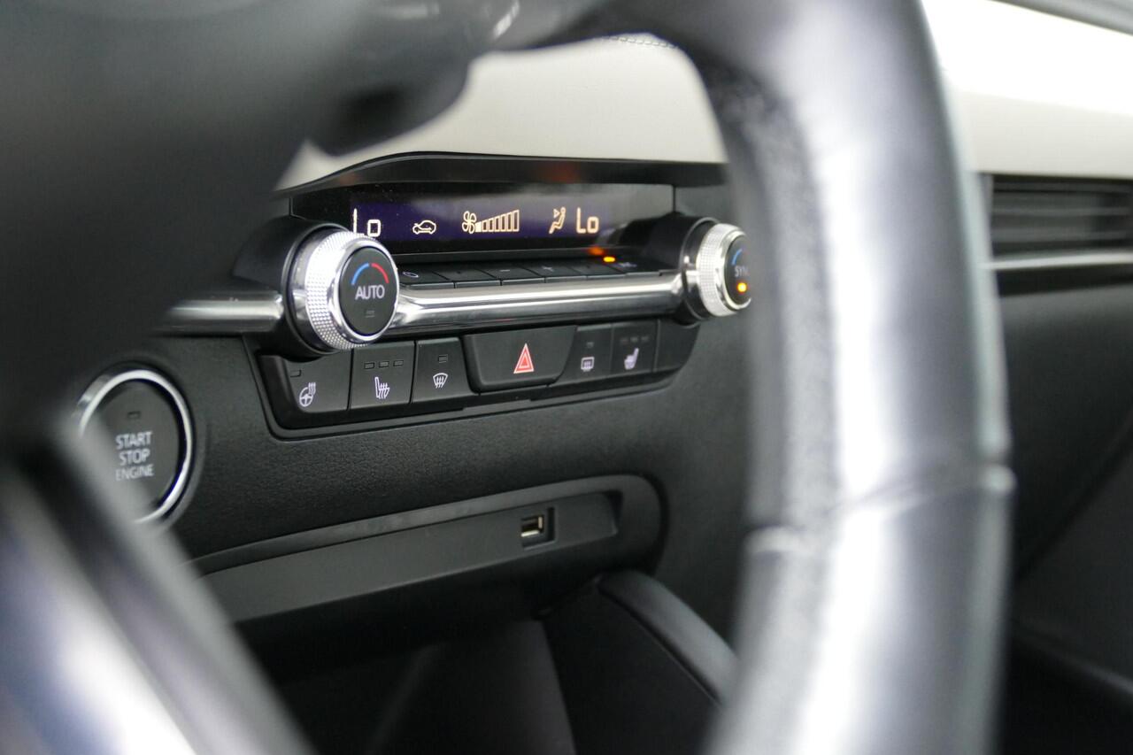Mazda 3 2.0 e-SkyActiv-X M Hybrid 180 Luxury | I-ACTIV Pakket | Trekhaak | Wit leer pakket | Rijklaarprijs |