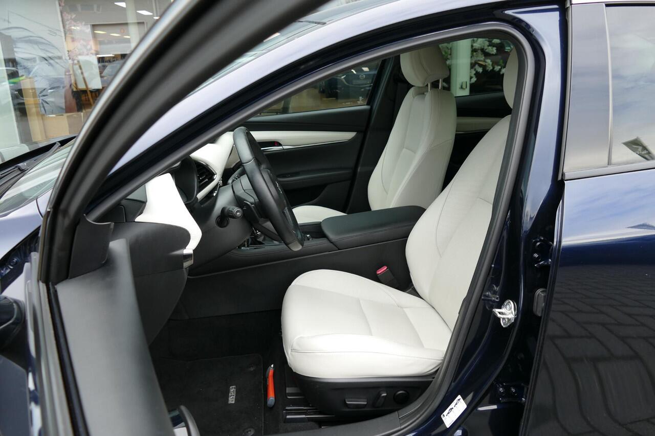 Mazda 3 2.0 e-SkyActiv-X M Hybrid 180 Luxury | I-ACTIV Pakket | Trekhaak | Wit leer pakket | Rijklaarprijs |