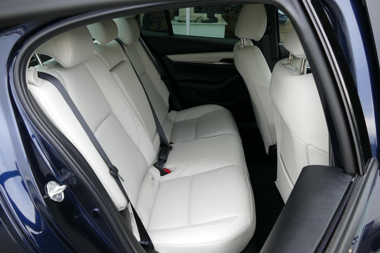 Mazda 3 2.0 e-SkyActiv-X M Hybrid 180 Luxury | I-ACTIV Pakket | Trekhaak | Wit leer pakket | Rijklaarprijs |