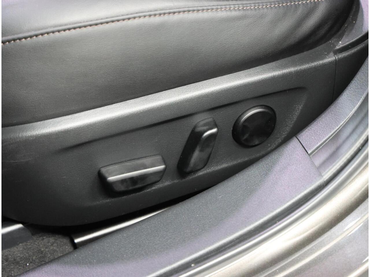 Mazda 3 180PK M Hybrid Comfort | 1ste eigenaar | AppleCarPlay/AndroidAuto | Armsteun | BOSE Sound | Camera | Dodehoekdetectie | StoelStuurVerwarmd | LED lampen | Navigatie | LEER | Cruise Control | Climate Control | Isofix | Parkeersensoren |