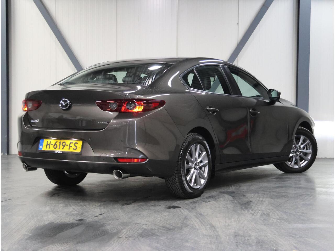 Mazda 3 180PK M Hybrid Comfort | 1ste eigenaar | AppleCarPlay/AndroidAuto | Armsteun | BOSE Sound | Camera | Dodehoekdetectie | StoelStuurVerwarmd | LED lampen | Navigatie | LEER | Cruise Control | Climate Control | Isofix | Parkeersensoren |