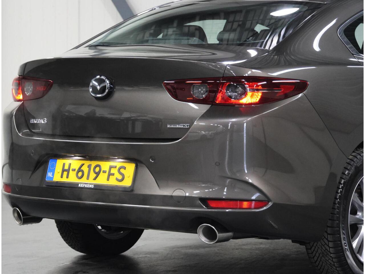 Mazda 3 180PK M Hybrid Comfort | 1ste eigenaar | AppleCarPlay/AndroidAuto | Armsteun | BOSE Sound | Camera | Dodehoekdetectie | StoelStuurVerwarmd | LED lampen | Navigatie | LEER | Cruise Control | Climate Control | Isofix | Parkeersensoren |