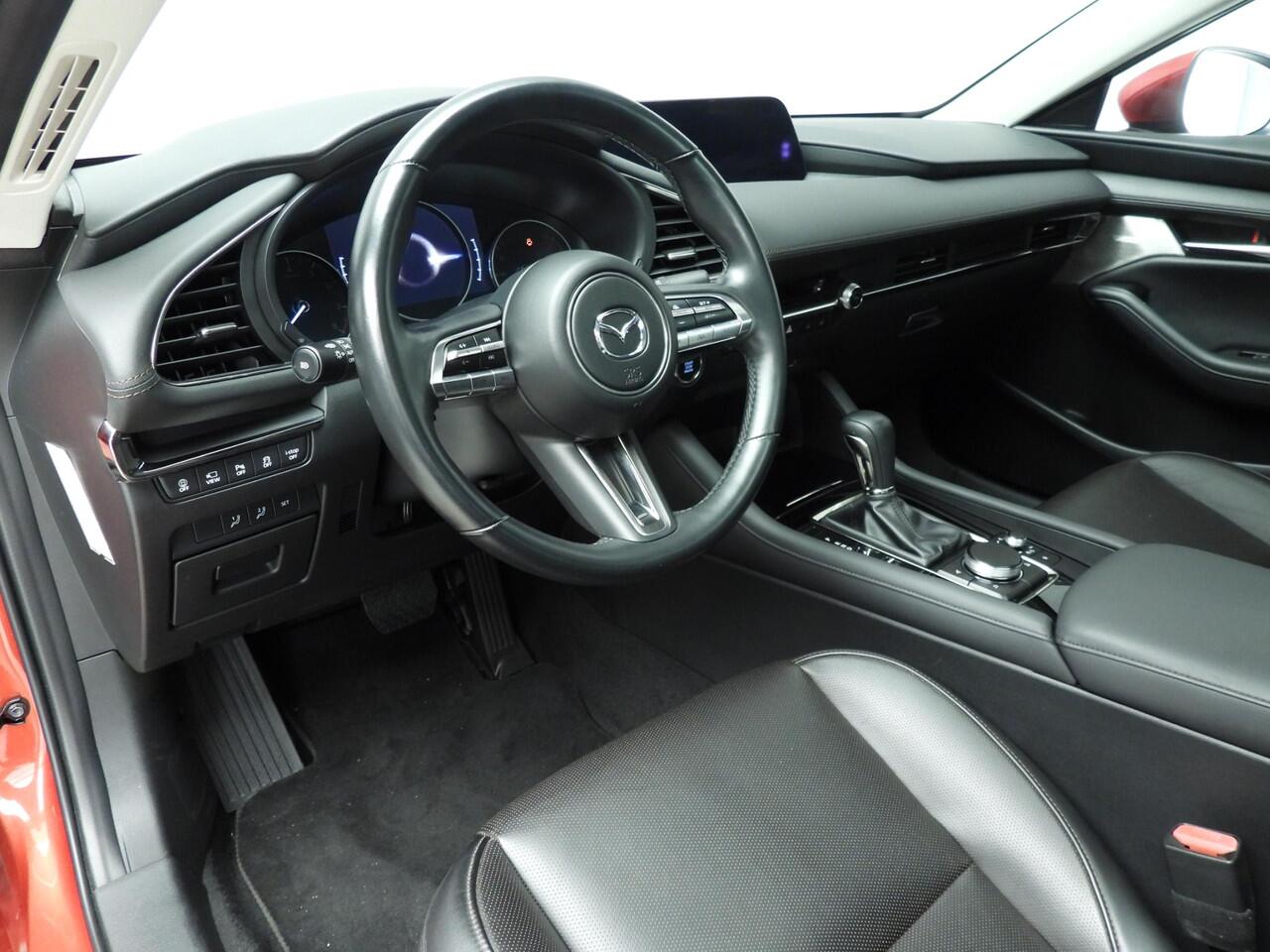 Mazda 3 2.0 e-SkyActiv-X M Hybrid 186 Luxury Automaat | Leder | Schuifdak | 360 cam | Bose