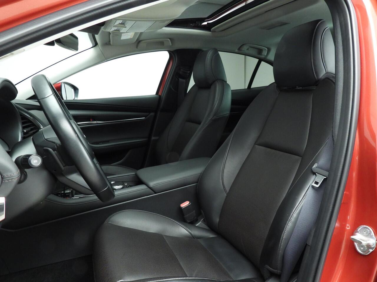 Mazda 3 2.0 e-SkyActiv-X M Hybrid 186 Luxury Automaat | Leder | Schuifdak | 360 cam | Bose