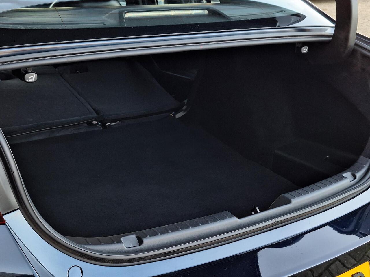 Mazda 3 2.0 e-SkyActiv-X M Hybrid 186 Comfort | Apple Carplay/Android Auto | Stoel/stuurverwarming | Climate control | Adaptief Cruise Control | Elektrische verstelbare stoelen met geheugen |