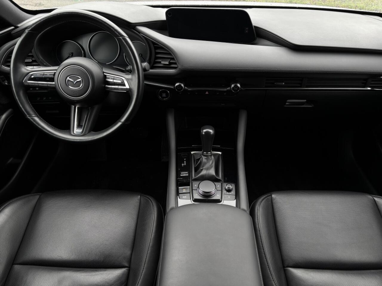 Mazda 3 2.0 SA-X Luxury Bose | Stuur-stoelverwarming | Leder | Trekhaak