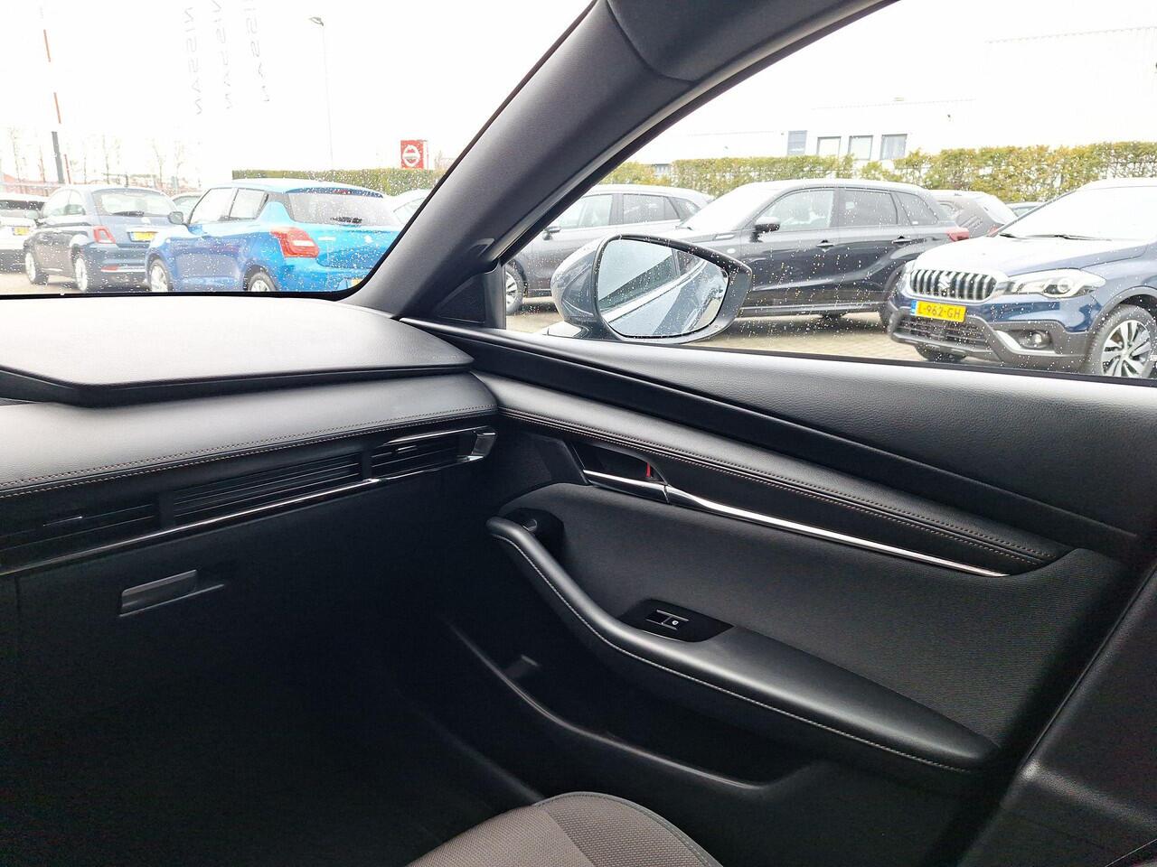 Mazda 3 2.0 e-SkyActiv-G M Hybrid 150 PK Sportive | NL-Auto | Navigatie | Camera | Climate Controle | Adaptieve Cruise Control | Stuurwiel en Stoel Verwarming | LM-velgen