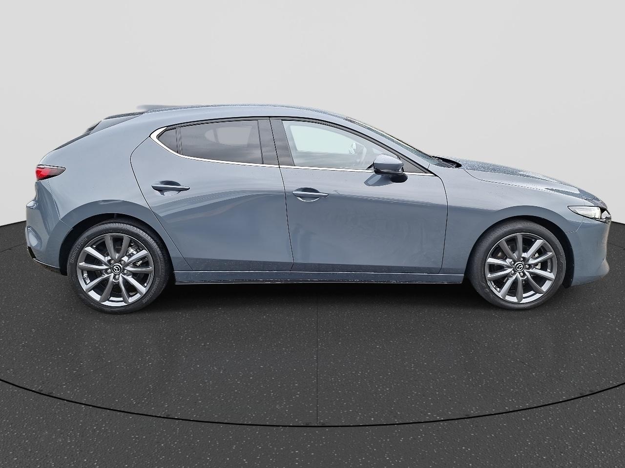 Mazda 3 2.0 e-SkyActiv-G M Hybrid 150 PK Sportive | NL-Auto | Navigatie | Camera | Climate Controle | Adaptieve Cruise Control | Stuurwiel en Stoel Verwarming | LM-velgen