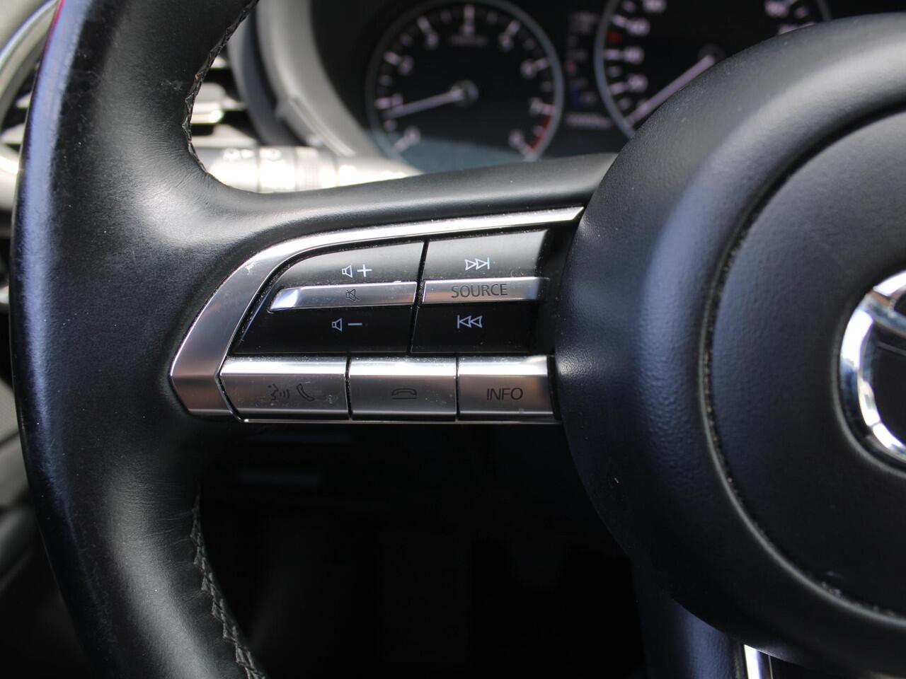 Mazda 3 2.0 e-SkyActiv-G M Hybrid 122 Comfort | Stuur-/stoelverwarming | Camera | Cruise adapt. | Clima | 16" LM | HUD | LED | Dodehoek detectie |