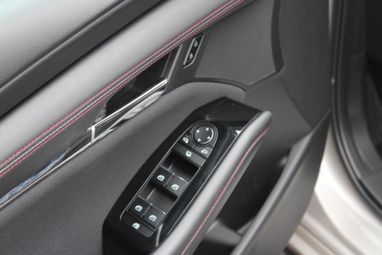 Mazda 3 2.0 e-SkyActiv-G M Hybrid 150 Homura Led/Adaptive/Dealer onderhoud!!