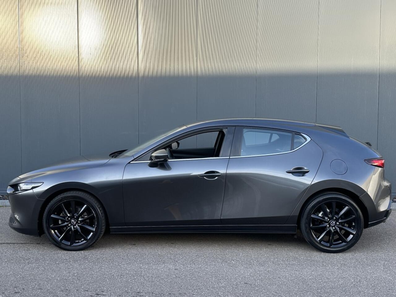 Mazda 3 2.0 e-SkyActiv-G Comfort / 18" velgen / Carplay