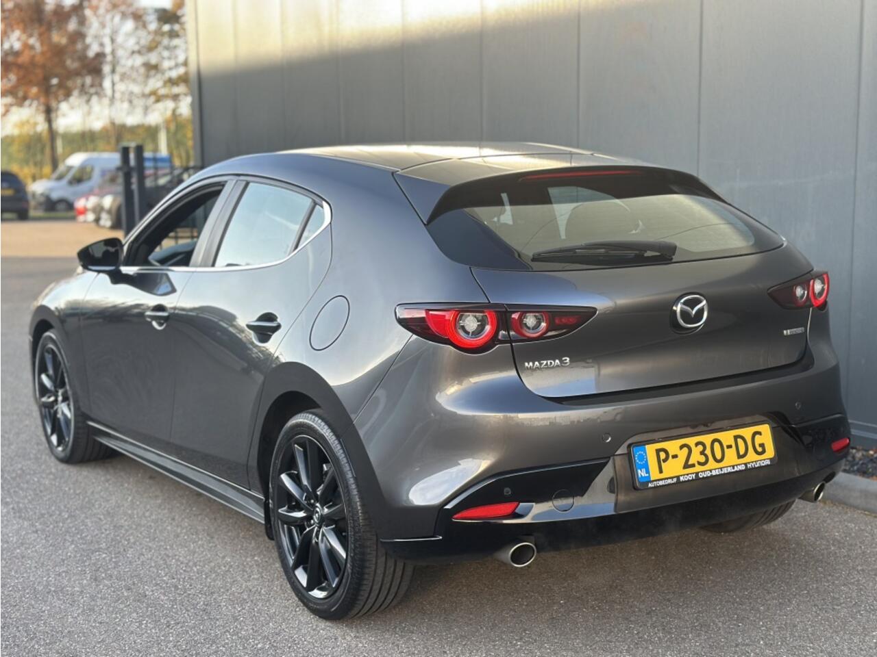 Mazda 3 2.0 e-SkyActiv-G Comfort / 18" velgen / Carplay