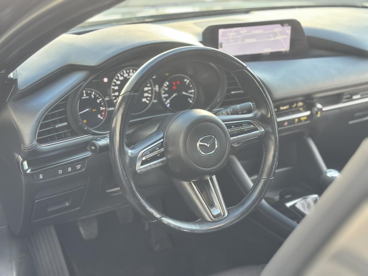 Mazda 3 2.0 e-SkyActiv-G Comfort / 18" velgen / Carplay