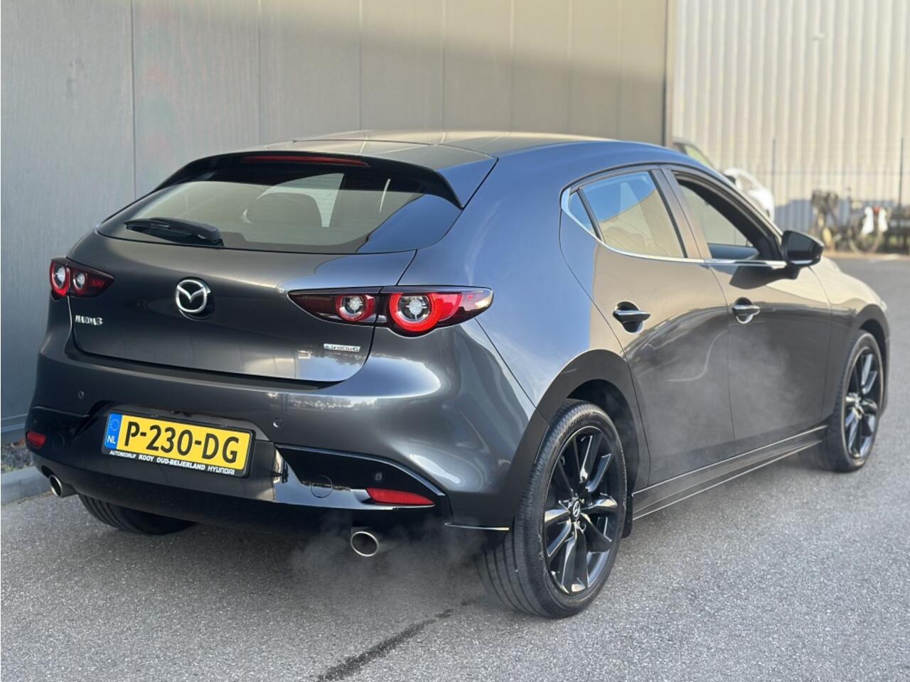 Mazda 3 2.0 e-SkyActiv-G Comfort / 18" velgen / Carplay