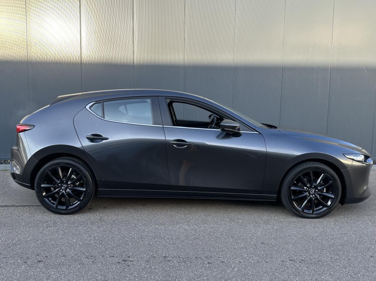 Mazda 3 2.0 e-SkyActiv-G Comfort / 18" velgen / Carplay