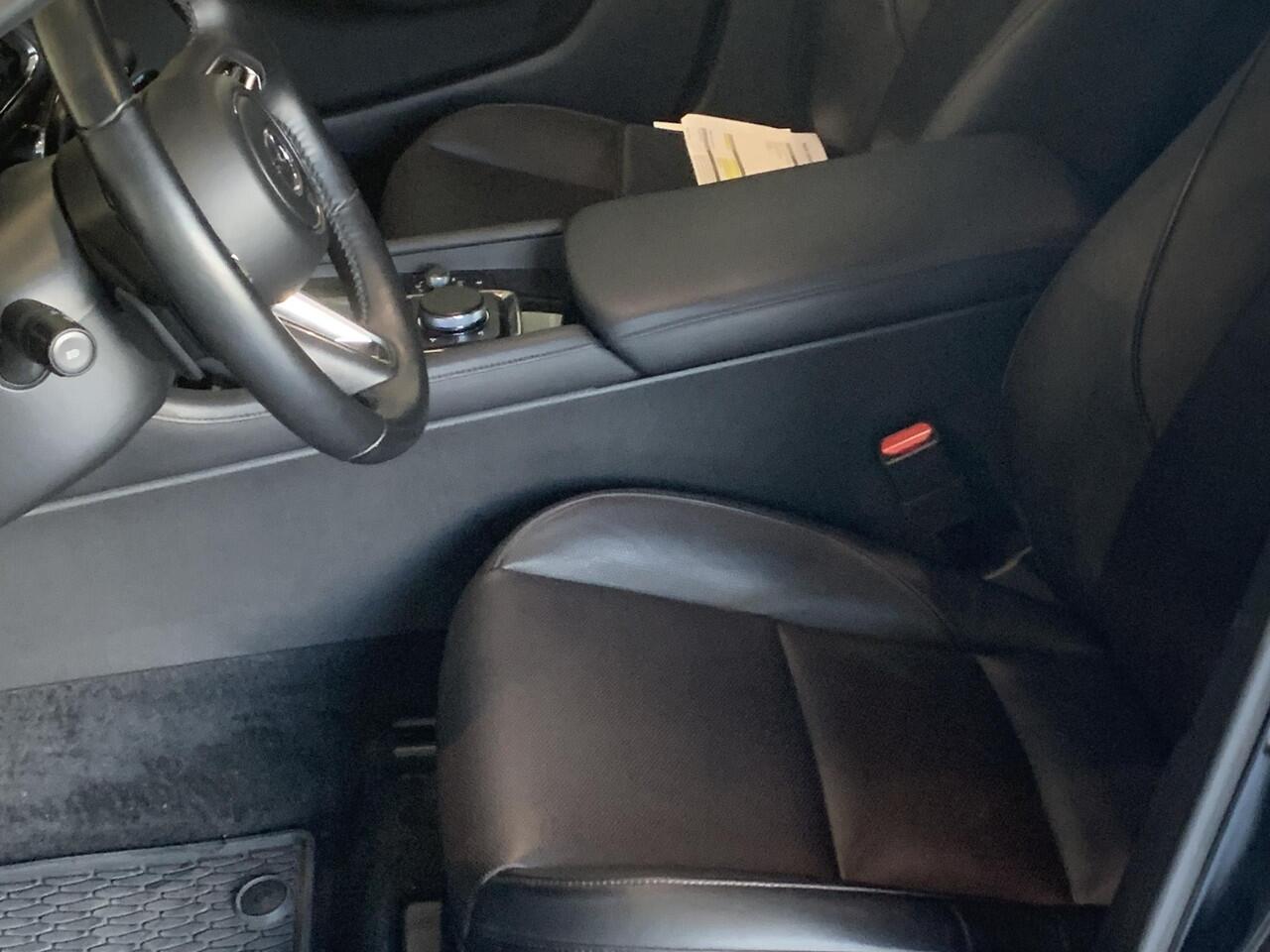 Mazda 3 2.0 e-SkyActiv-X M Hybrid 186 Luxury | AUTOMAAT | NAVIGATIE | ADAPTIVE CRUISECONTROL | ACHTERUITRIJCAMERA | PARKEERSENSOREN VOOR-/ACHTER | STOEL-/STUURVERWARMING | VOL LEDER