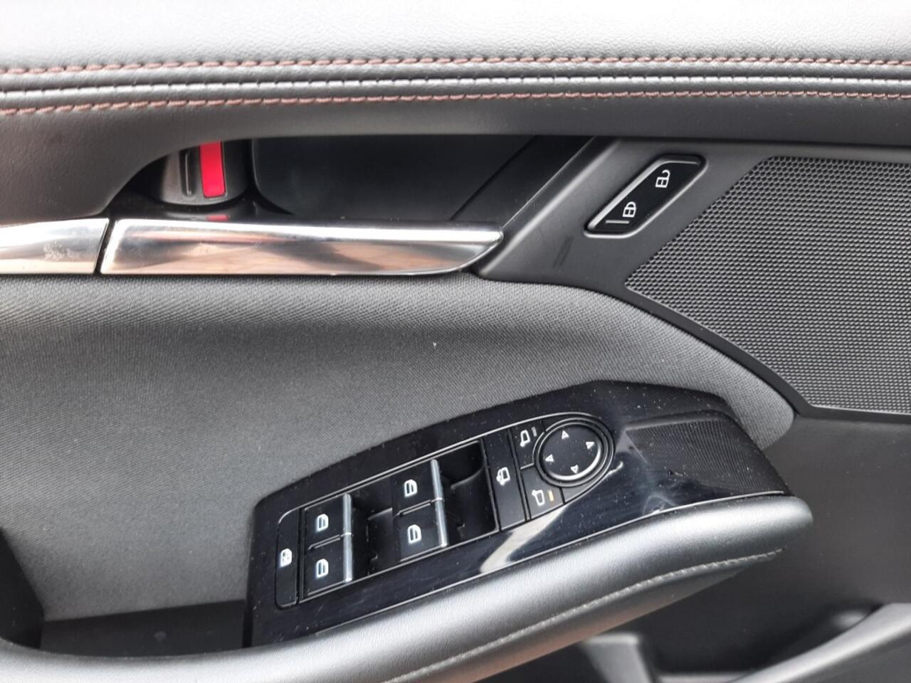 Mazda 3 2.0 Skyactiv-x 186pk Airco Adap.cruise-control Navigatie Bluetooth Stuur- en stoelverwarming