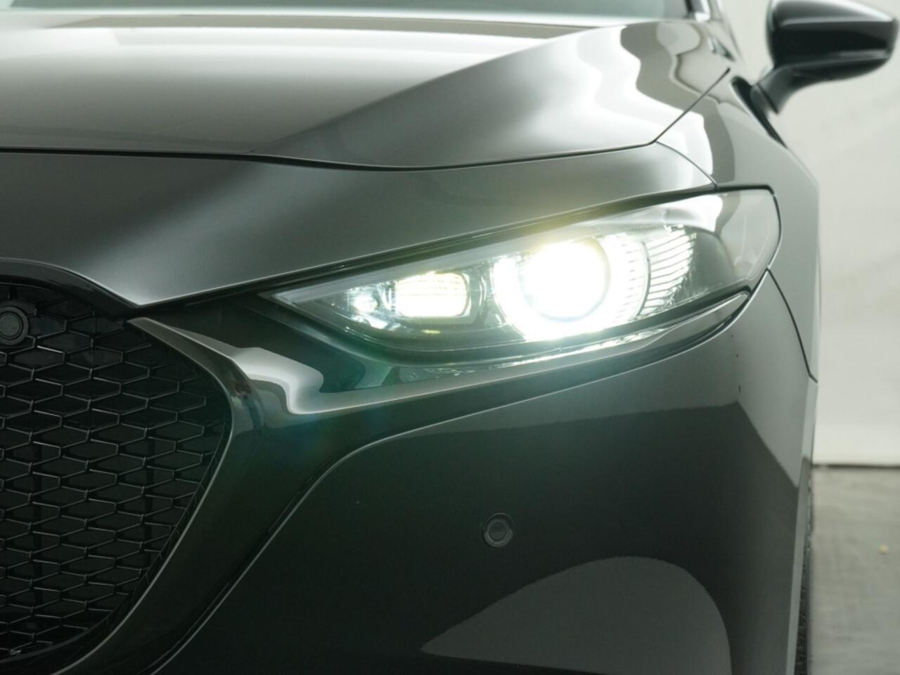 Mazda 3 e-Skyactiv X 186 Luxury | rood leer pakket | 1e eigenaar