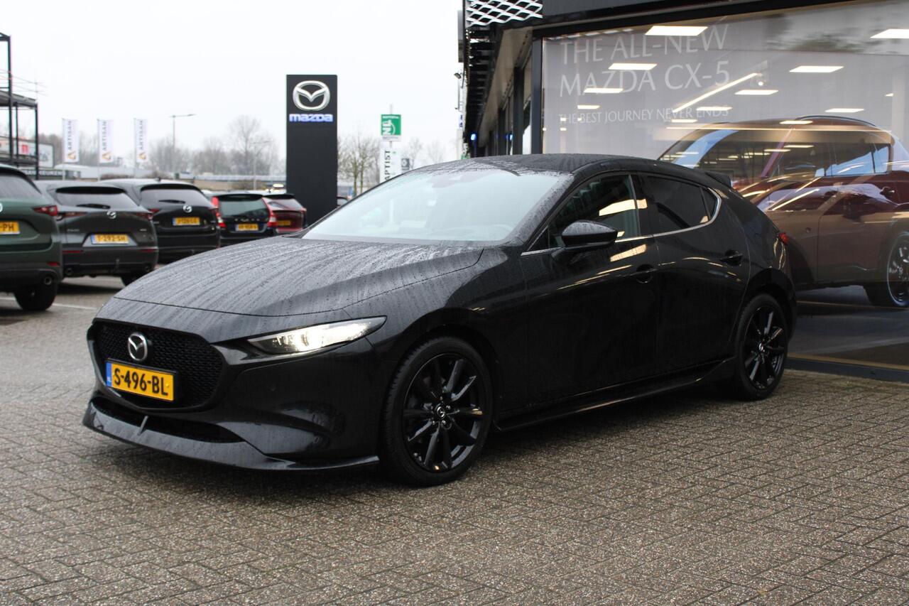 Mazda 3 2.0 e-SkyActiv-X M Hybrid 186 Luxury , Trekhaak, Aero Pakket, All Season, Leder, Bose, Stoelverwarming, Stuurverwarming, LMV 18 Inch, 360 Camera, Navi, Clima, HUD, PDC, Adap. Cruise, LKA