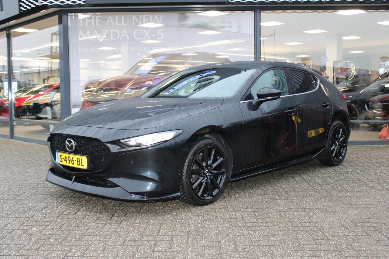 Mazda 3 2.0 e-SkyActiv-X M Hybrid 186 Luxury , Trekhaak, Aero Pakket, All Season, Leder, Bose, Stoelverwarming, Stuurverwarming, LMV 18 Inch, 360 Camera, Navi, Clima, HUD, PDC, Adap. Cruise, LKA