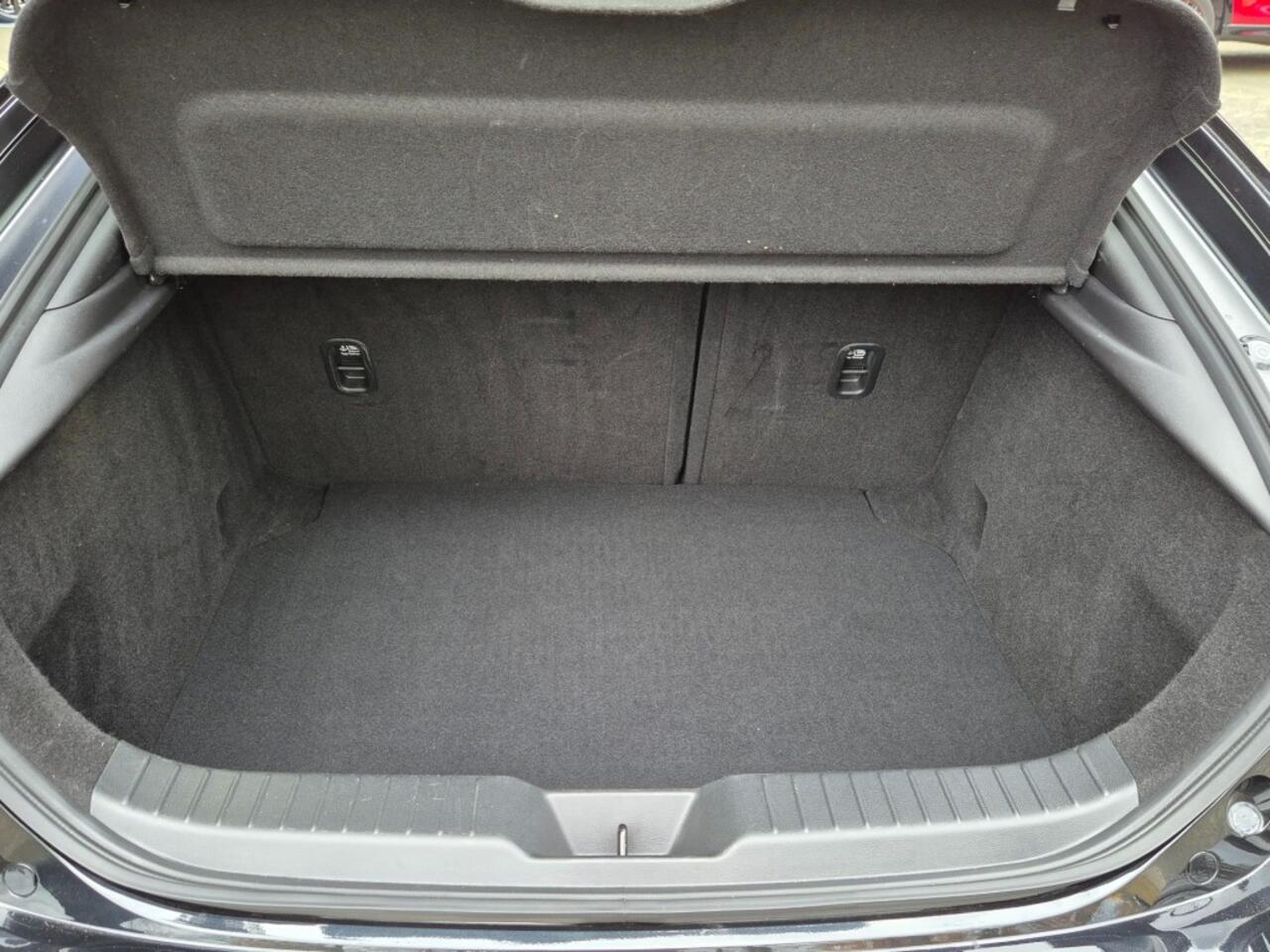 Mazda 3 E- SKYACTIV- G 2.0 150 6MT M-HYBRID HOMURA