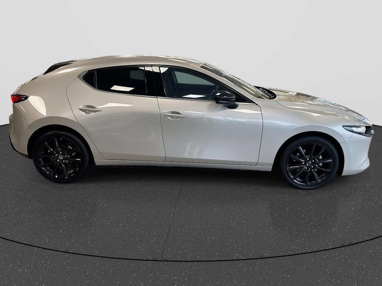 Mazda 3 2.0 e-SkyActiv-G M Hybrid 150 PK Homura | NL-Auto | Rijklaar | Apple Carplay | Stoelverwarming | Camera