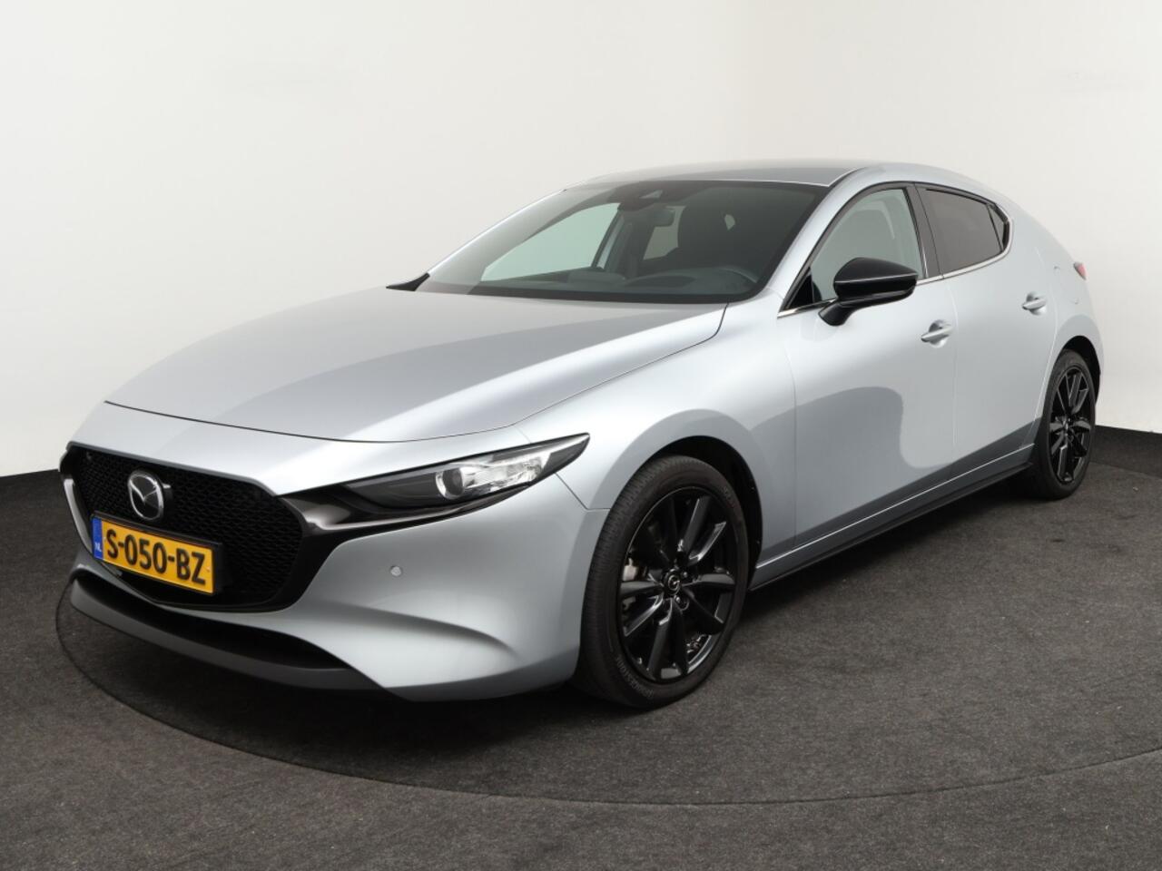Mazda 3 2.0 e-SA-G HOMURA CAMERA TREKHAAK LMV 18" APPLE CARPLAY
