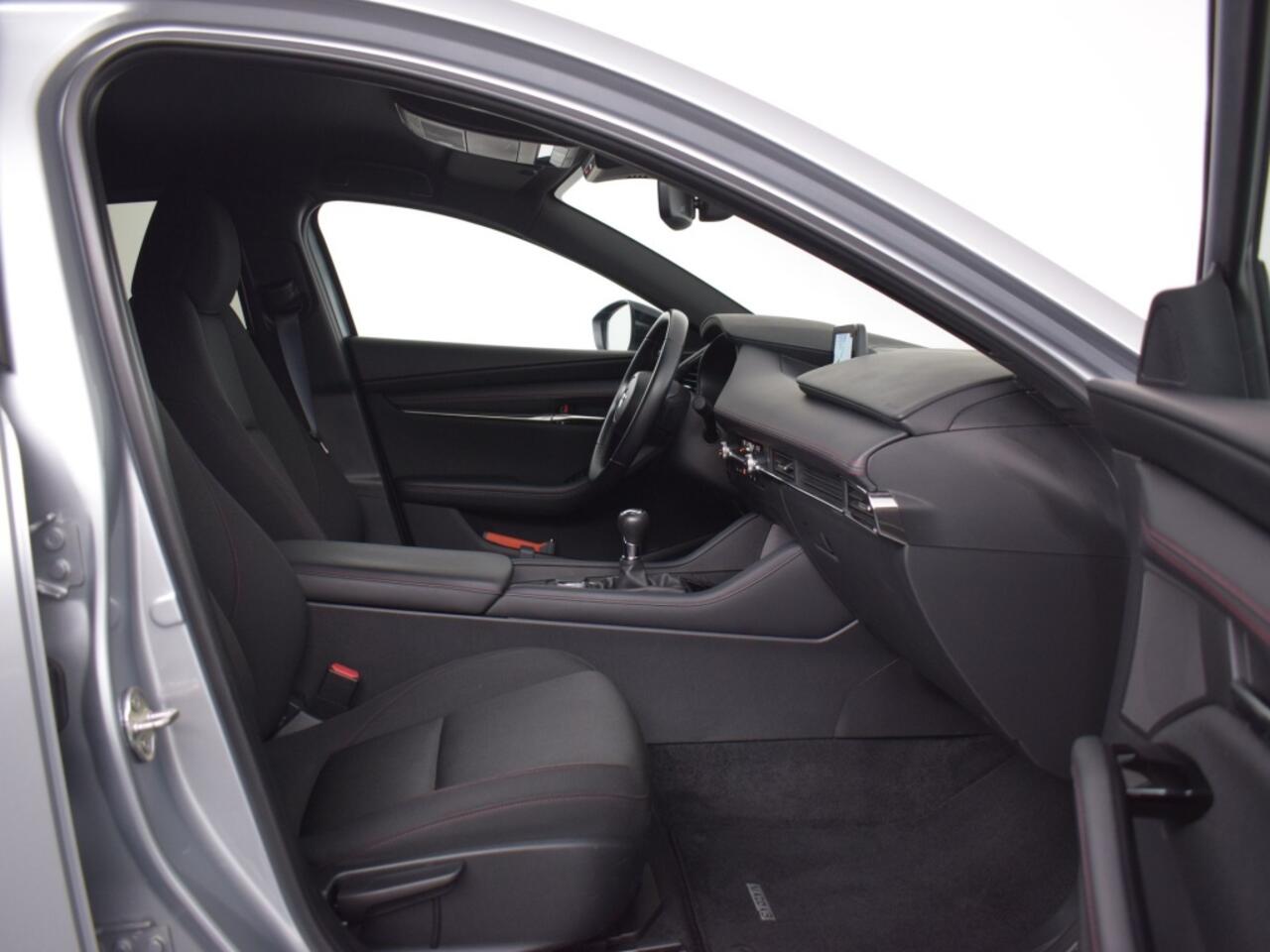 Mazda 3 2.0 e-SA-G HOMURA CAMERA TREKHAAK LMV 18" APPLE CARPLAY