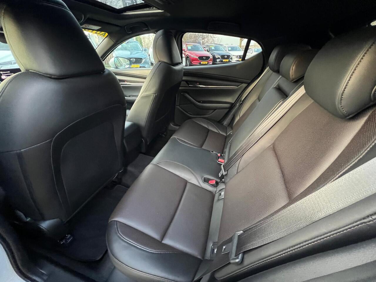 Mazda 3 2.0 e-SkyActiv-X M Hybrid 186 Exclusive-line AUTOMAAT | SUNROOF | LEDER | DRIVER ASSISTANCE PACK | COMFORT PACK | DESIGN PACK | DUURSTE UITVOERING | NED. AUTO | * 6 JAAR GARANTIE | 07-2029 |