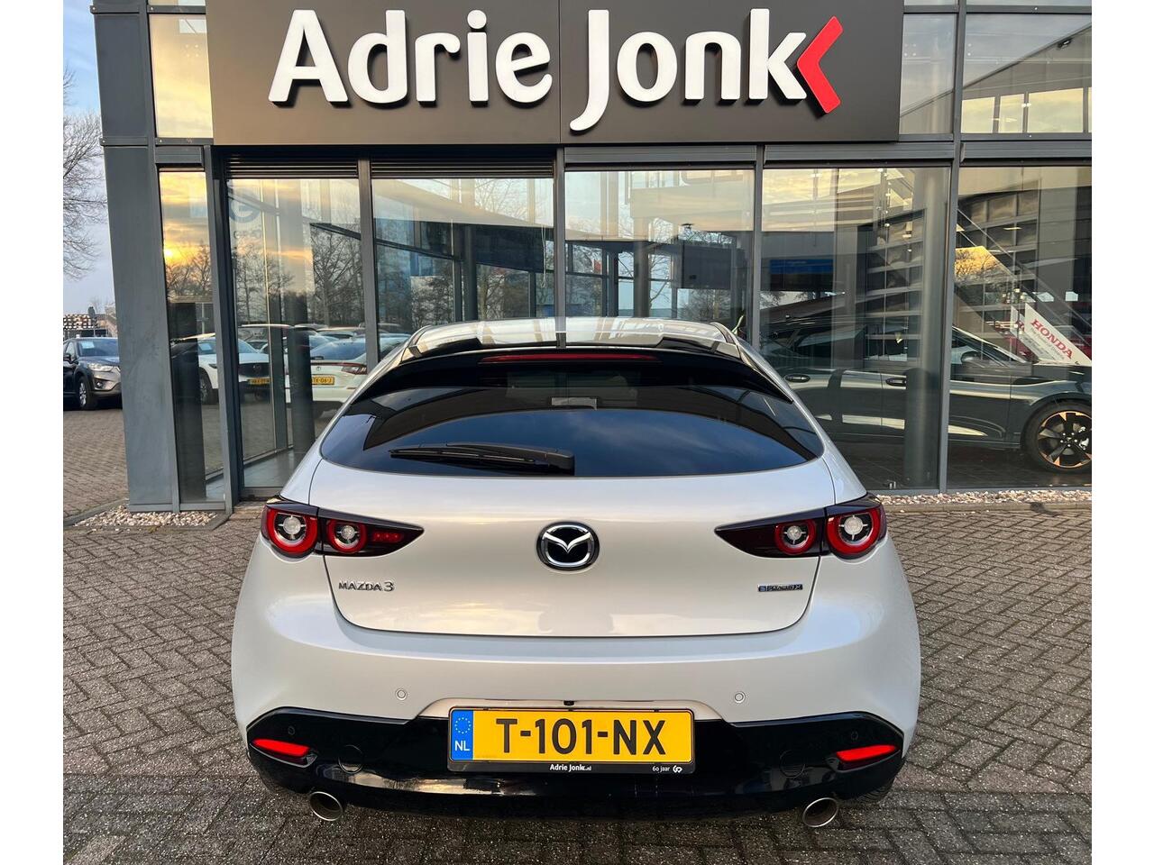 Mazda 3 2.0 e-SkyActiv-X M Hybrid 186 Exclusive-line AUTOMAAT | SUNROOF | LEDER | DRIVER ASSISTANCE PACK | COMFORT PACK | DESIGN PACK | DUURSTE UITVOERING | NED. AUTO | * 6 JAAR GARANTIE | 07-2029 |