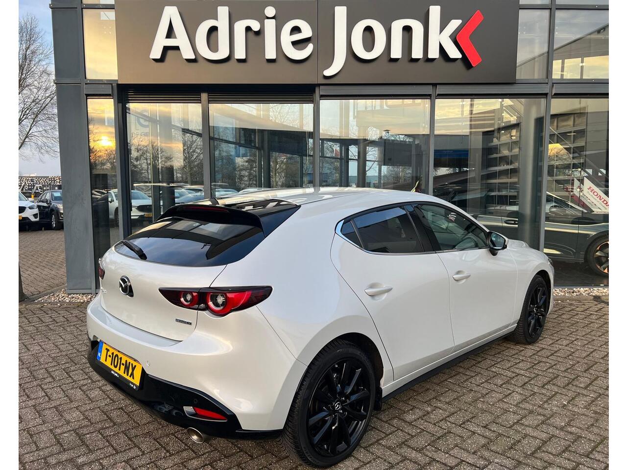 Mazda 3 2.0 e-SkyActiv-X M Hybrid 186 Exclusive-line AUTOMAAT | SUNROOF | LEDER | DRIVER ASSISTANCE PACK | COMFORT PACK | DESIGN PACK | DUURSTE UITVOERING | NED. AUTO | * 6 JAAR GARANTIE | 07-2029 |