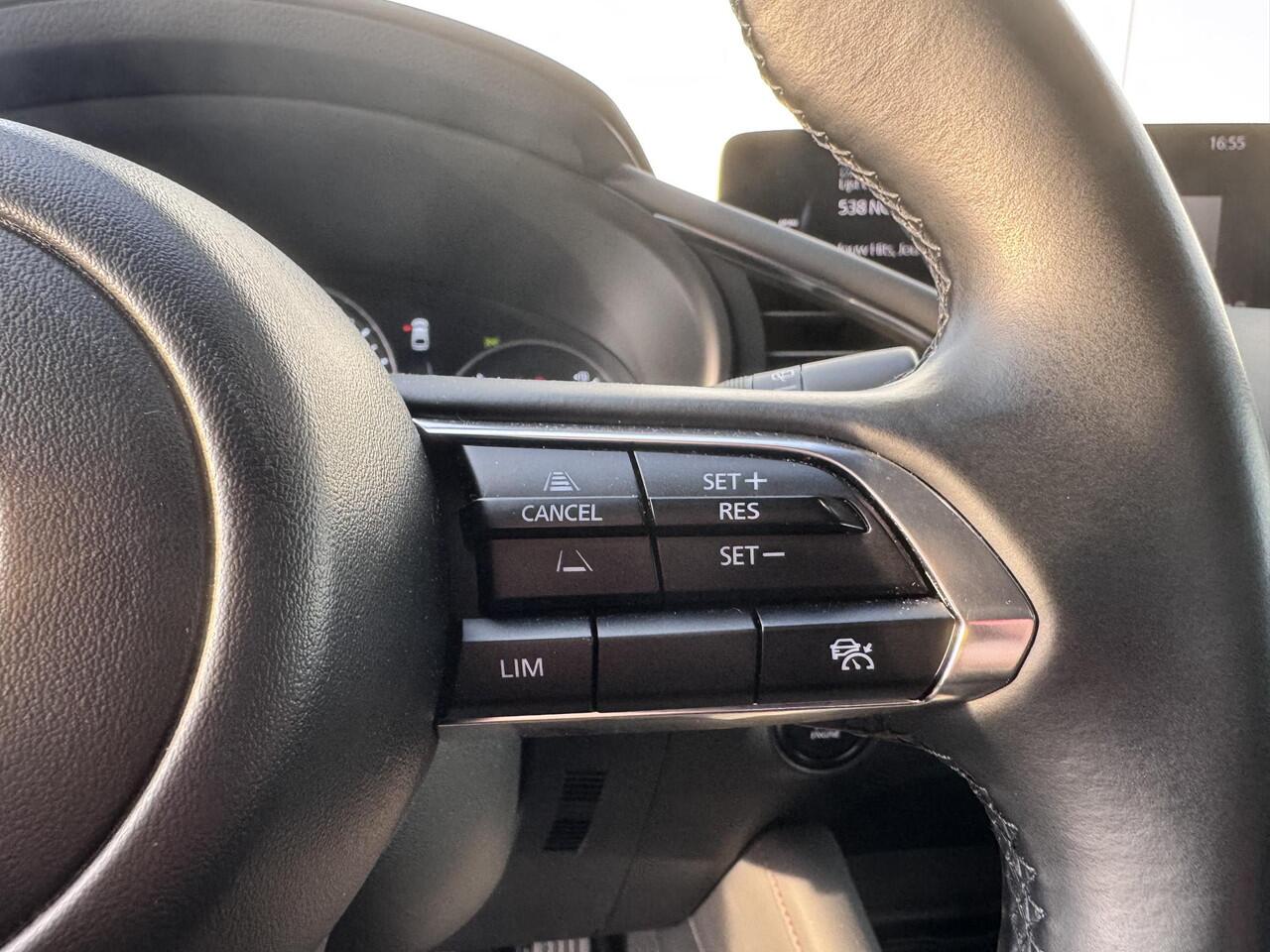 Mazda 3 2.0 e-SkyActiv-G M Hybrid 150 Homura / Apple Carplay/Android Auto / Cruise control adaptief / Kunstlederen interieurdelen / Navigatiesysteem full map / Electronic climate controle / Afneembare trekhaak - trekgewicht geremd 1300 kg /