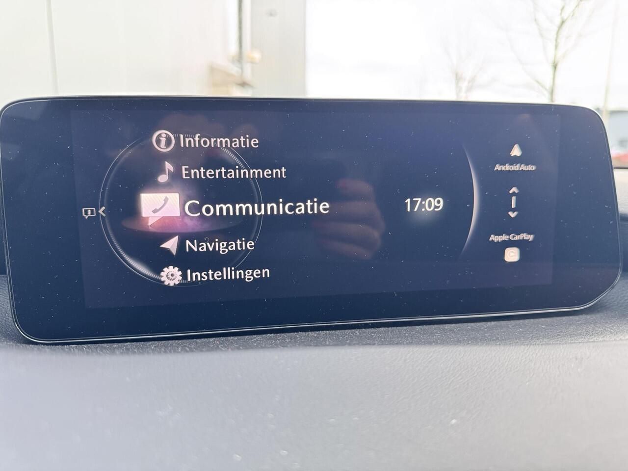 Mazda 3 2.0 e-SkyActiv-G M Hybrid 150 Homura / Apple Carplay/Android Auto / Cruise control adaptief / Kunstlederen interieurdelen / Navigatiesysteem full map / Electronic climate controle / Afneembare trekhaak - trekgewicht geremd 1300 kg /