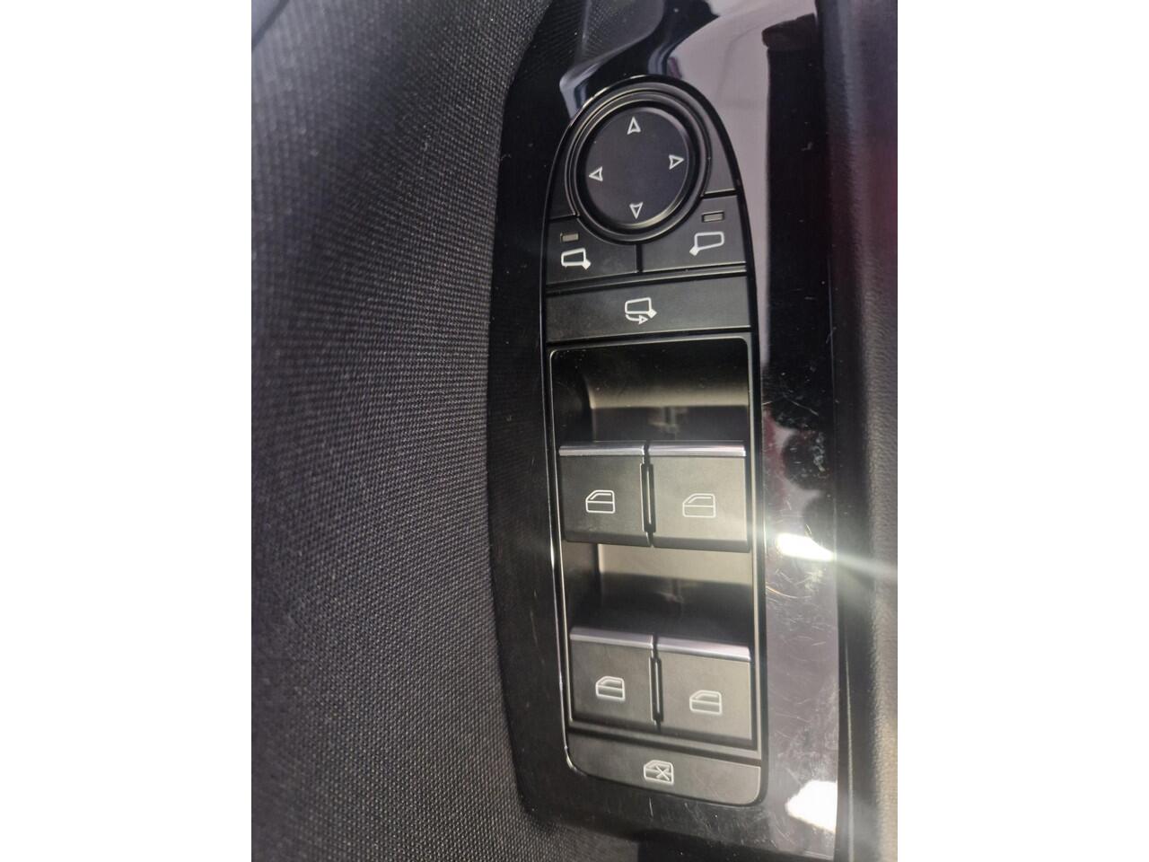 Mazda 3 2.0 e-SkyActiv-X M Hybrid 186 Exclusive-line HB Mazda 3 2.0 e-SkyActiv-X M Hybrid 186 Exclusive-line