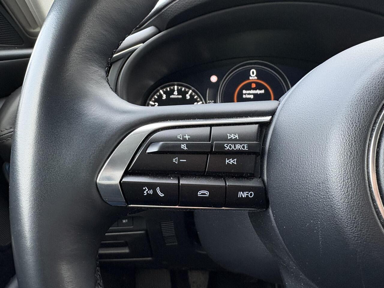 Mazda 3 2.0 e-SkyActiv-G M Hybrid 150 Exclusive-line / Trekhaak (1300 kg) / Stoel-stuurverwarming / Lederen bekleding / Apple carplay/Android auto /