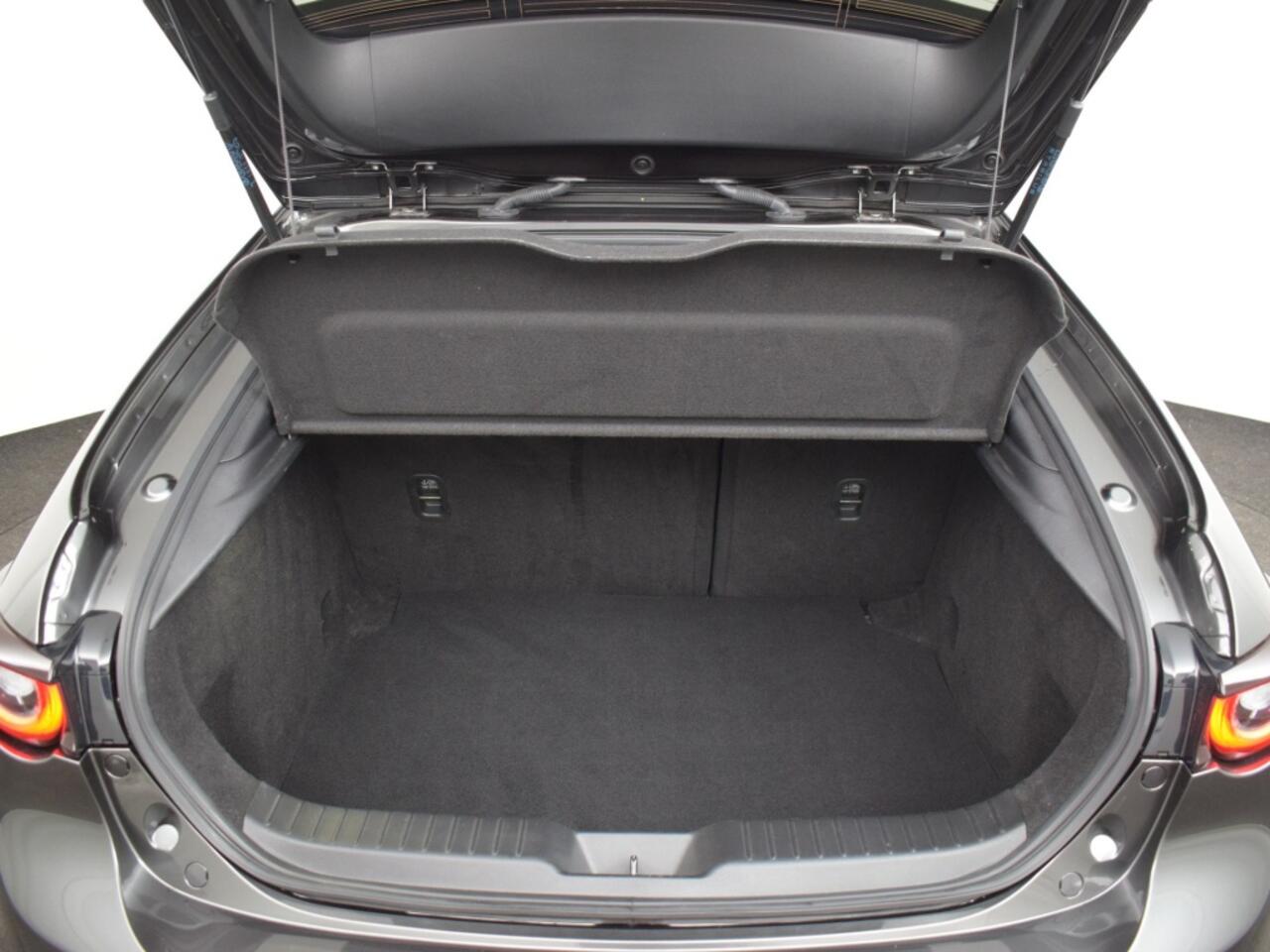 Mazda 3 2.0 HOMURA CAMERA KEY LESS LMV 18" APPLE CARPLAY