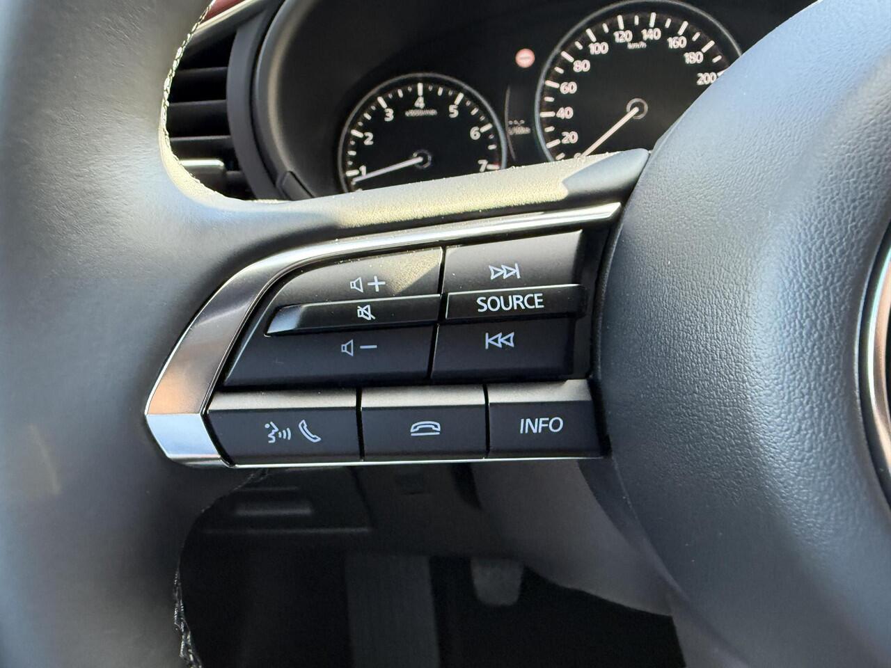 Mazda 3 2.0 e-SkyActiv-X M Hybrid 186 Takumi | ROOD LEDER | NIEUW TE REGISTREREN | PANO DAK |