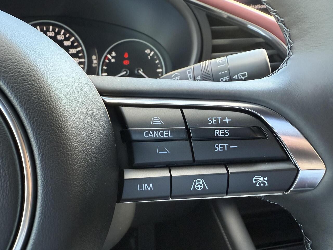 Mazda 3 2.0 e-SkyActiv-X M Hybrid 186 Takumi | ROOD LEDER | NIEUW TE REGISTREREN | PANO DAK |