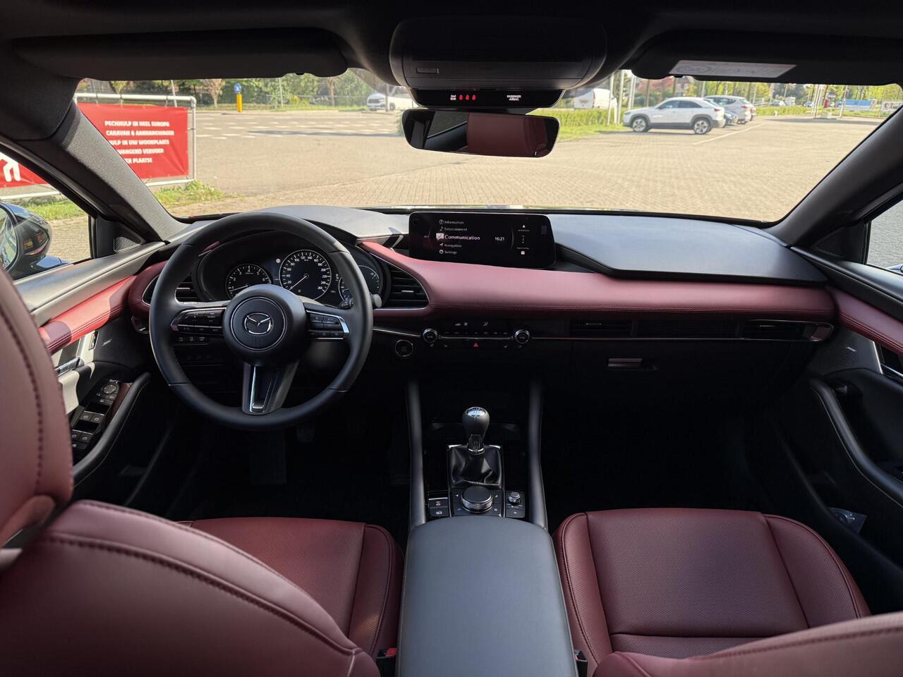 Mazda 3 2.0 e-SkyActiv-X M Hybrid 186 Takumi | ROOD LEDER | NIEUW TE REGISTREREN | PANO DAK |